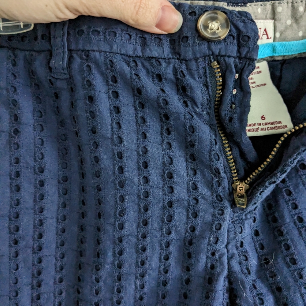 Merona Cotton Eyelet Navy Blue Shorts - Size 6 - Picture 3 of 4